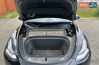 Внедорожник / Кроссовер Tesla Model Y 2021 в 