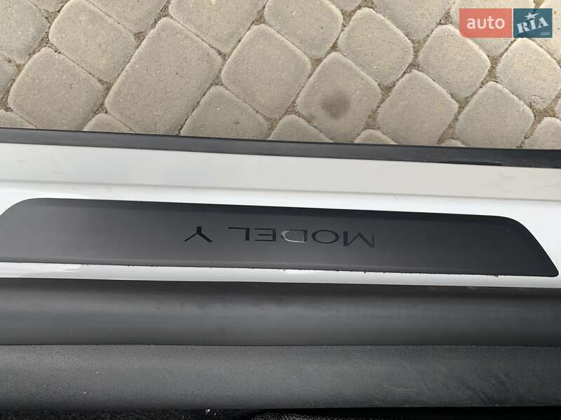 Внедорожник / Кроссовер Tesla Model Y 2021 в Ильинцах