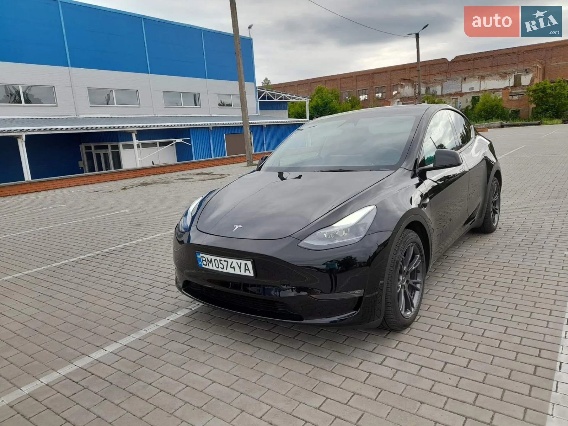 2024 Tesla Model Y - фото 1