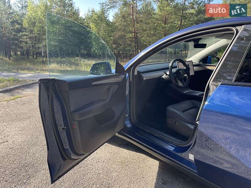 Внедорожник / Кроссовер Tesla Model Y 2023 в Киеве