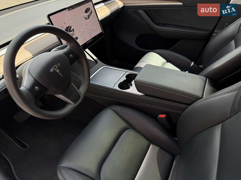 Внедорожник / Кроссовер Tesla Model Y 2023 в Киеве
