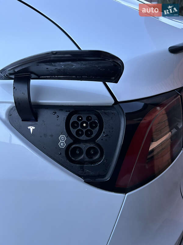 Позашляховик / Кросовер Tesla Model Y 2022 в Києві