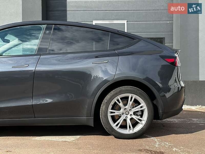 Внедорожник / Кроссовер Tesla Model Y 2024 в Киеве