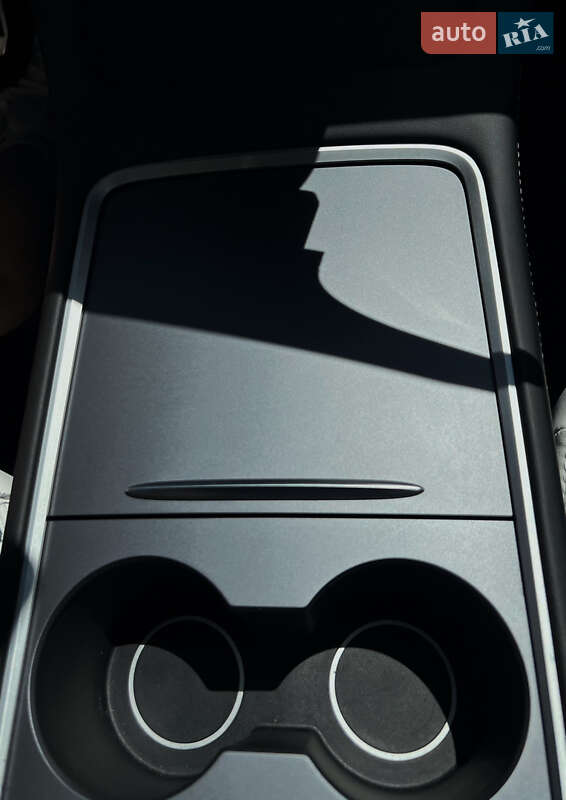Внедорожник / Кроссовер Tesla Model Y 2023 в Ивано-Франковске