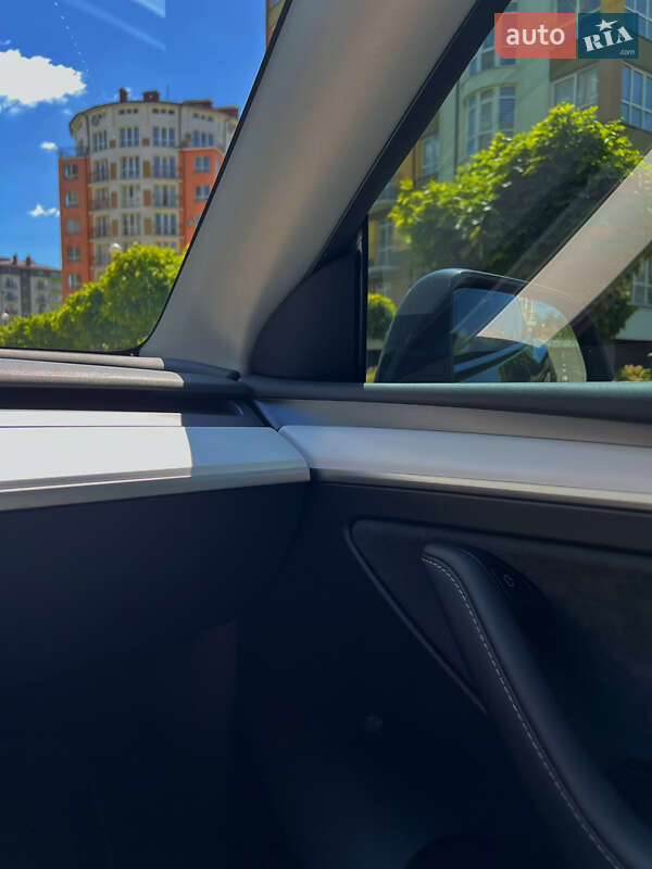 Внедорожник / Кроссовер Tesla Model Y 2023 в Ивано-Франковске