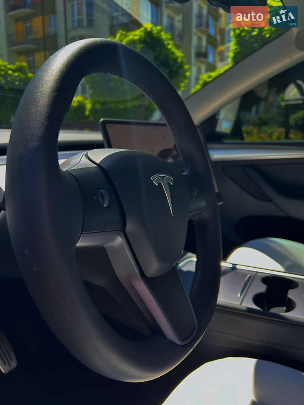 Внедорожник / Кроссовер Tesla Model Y 2023 в Ивано-Франковске