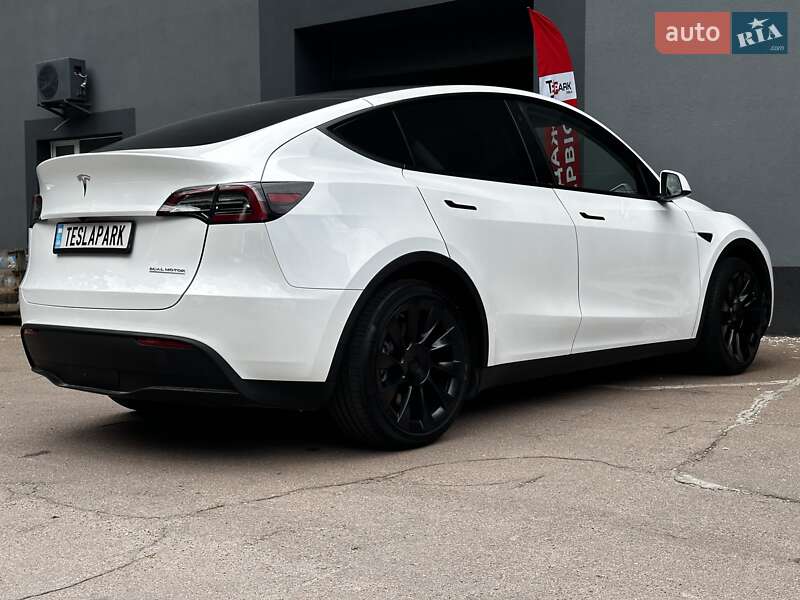 Внедорожник / Кроссовер Tesla Model Y 2023 в Киеве