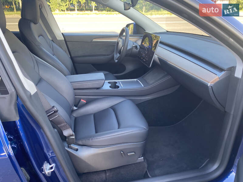Внедорожник / Кроссовер Tesla Model Y 2024 в Киеве