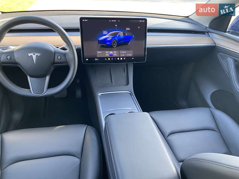 Внедорожник / Кроссовер Tesla Model Y 2024 в Киеве