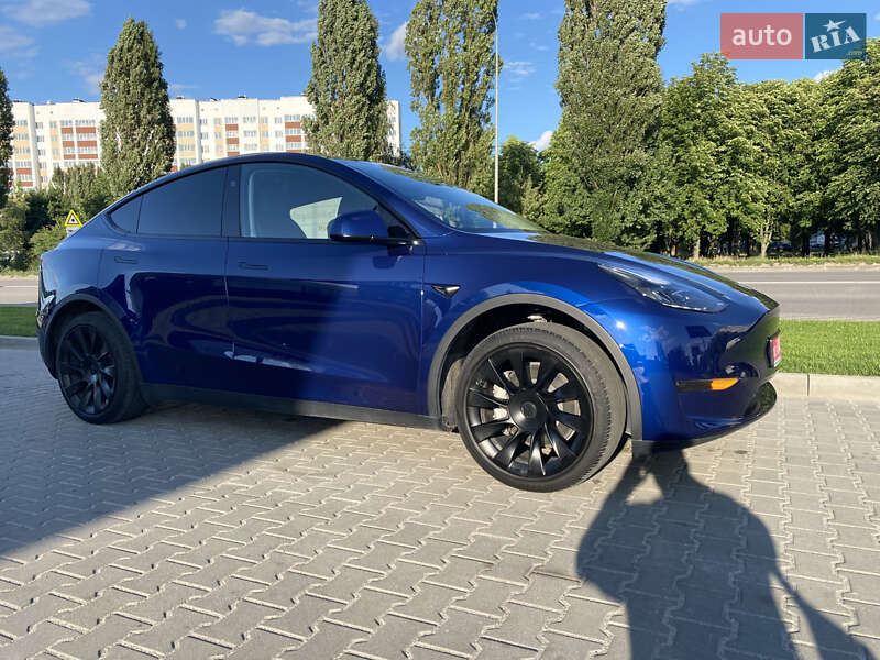 Внедорожник / Кроссовер Tesla Model Y 2024 в Киеве