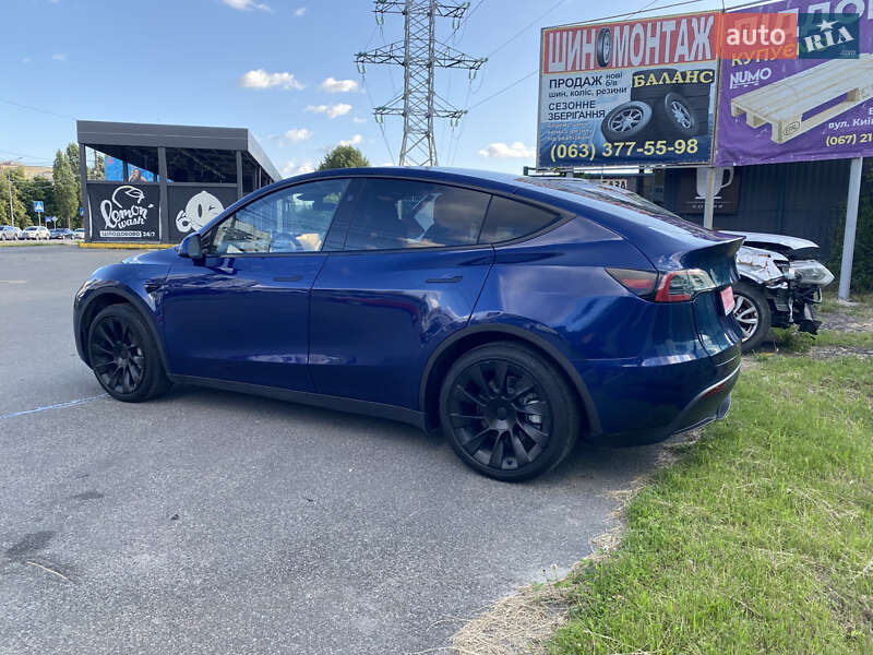 Внедорожник / Кроссовер Tesla Model Y 2024 в Киеве