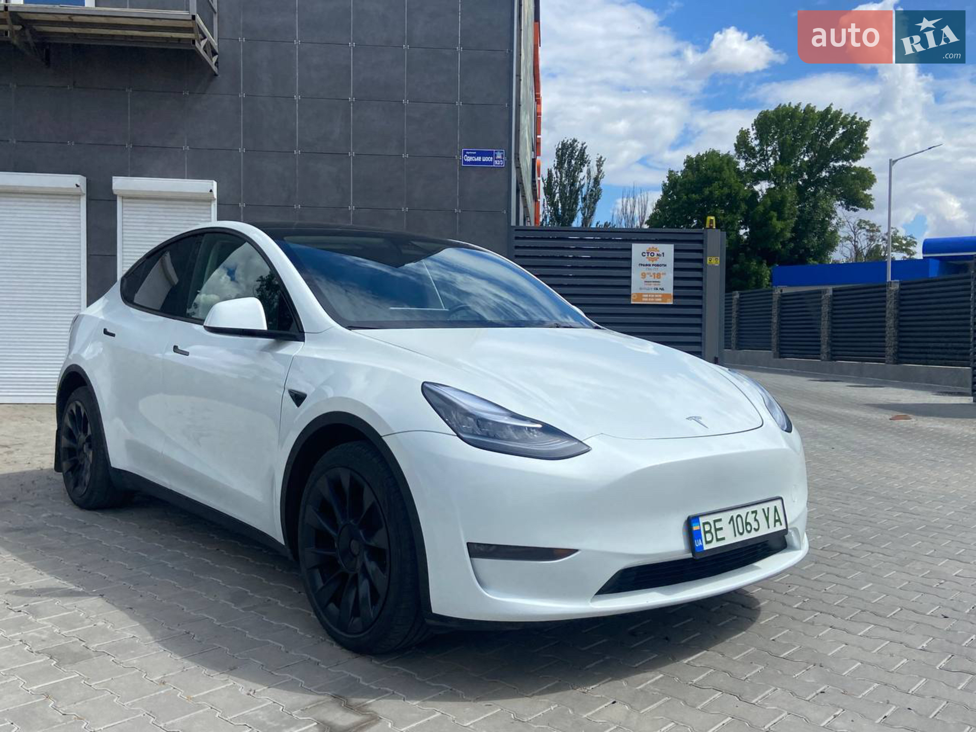 2023 Tesla Model Y - фото 1