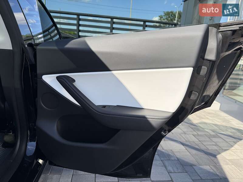 Внедорожник / Кроссовер Tesla Model Y 2021 в Ровно