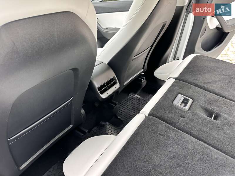 Внедорожник / Кроссовер Tesla Model Y 2021 в Киеве