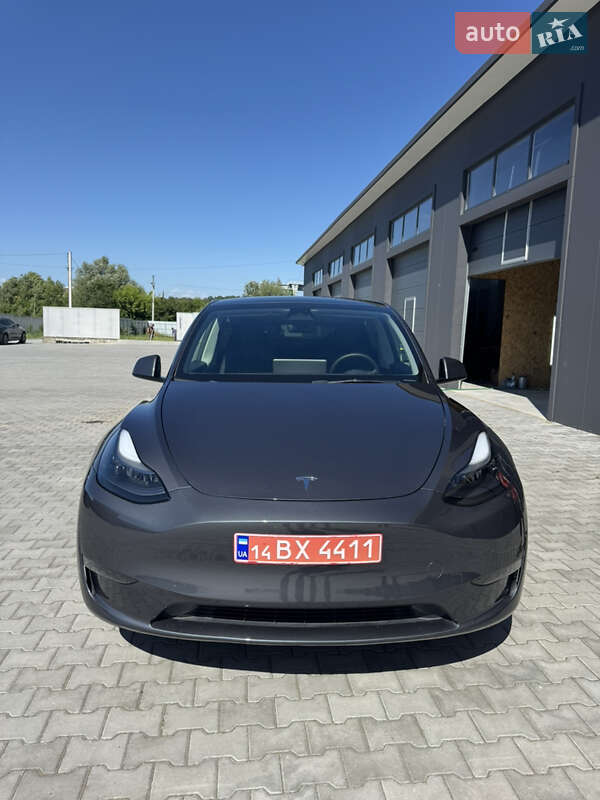 Tesla Model Y 2023