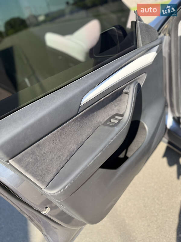 Внедорожник / Кроссовер Tesla Model Y 2024 в Киеве