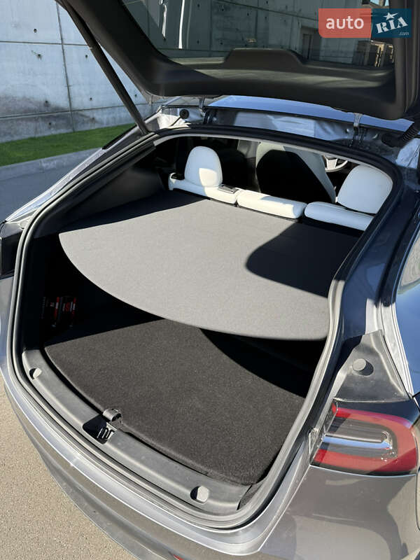 Внедорожник / Кроссовер Tesla Model Y 2024 в Киеве