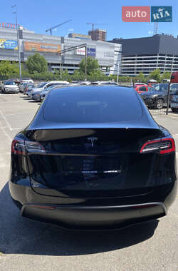 Позашляховик / Кросовер Tesla Model Y 2024 в 