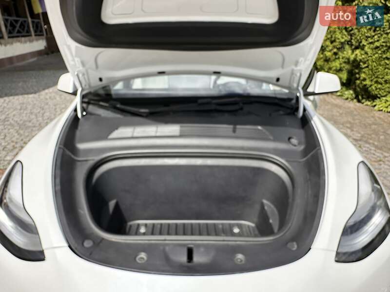 Внедорожник / Кроссовер Tesla Model Y 2021 в Киеве