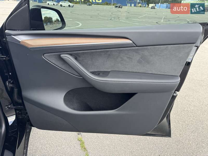 Внедорожник / Кроссовер Tesla Model Y 2024 в Днепре