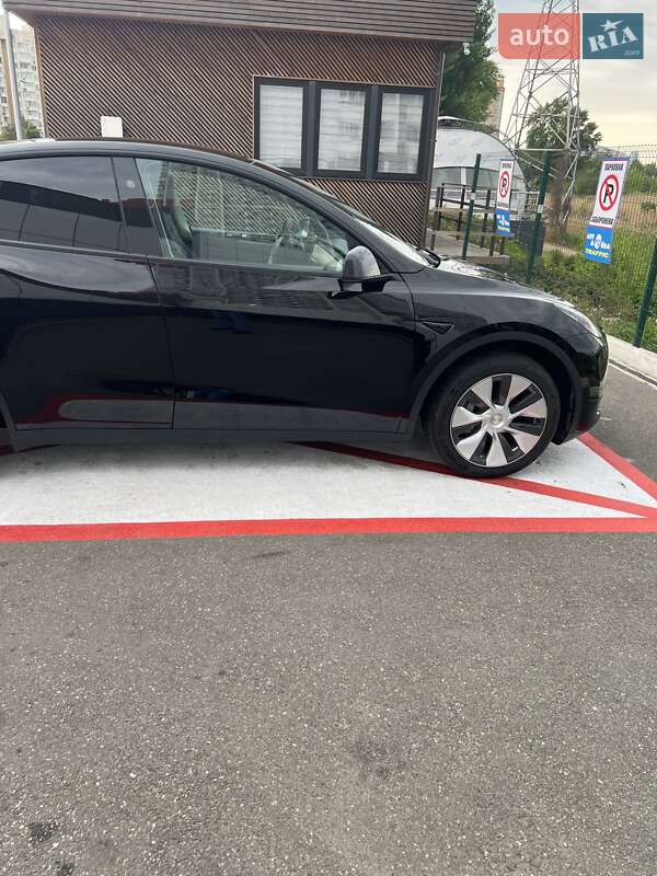 Внедорожник / Кроссовер Tesla Model Y 2024 в Киеве