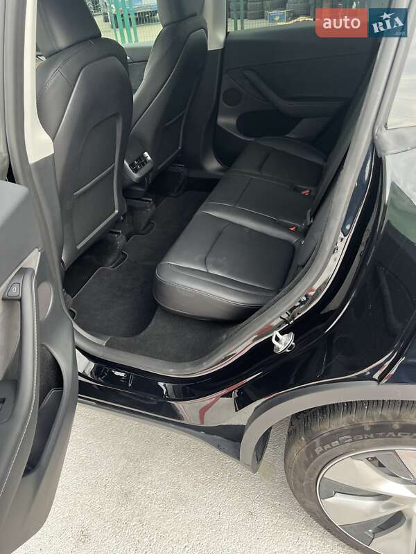 Внедорожник / Кроссовер Tesla Model Y 2024 в Киеве