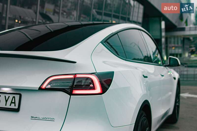 Внедорожник / Кроссовер Tesla Model Y 2022 в Киеве