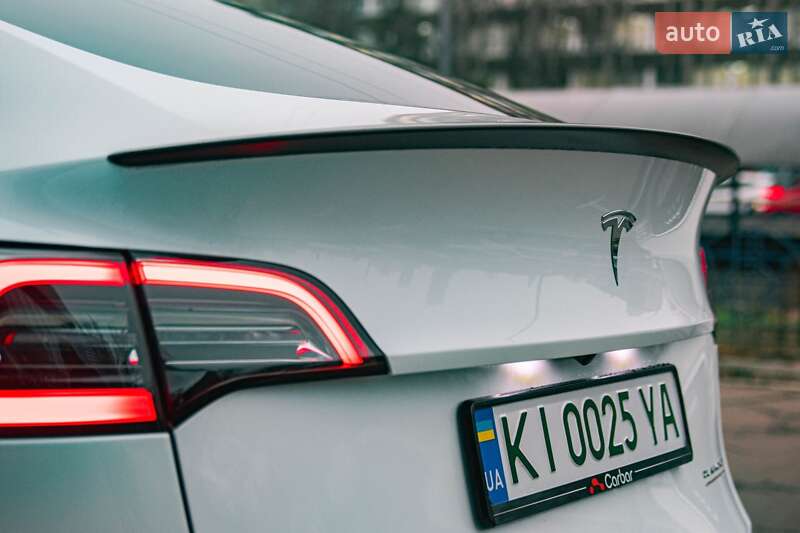 Внедорожник / Кроссовер Tesla Model Y 2022 в Киеве