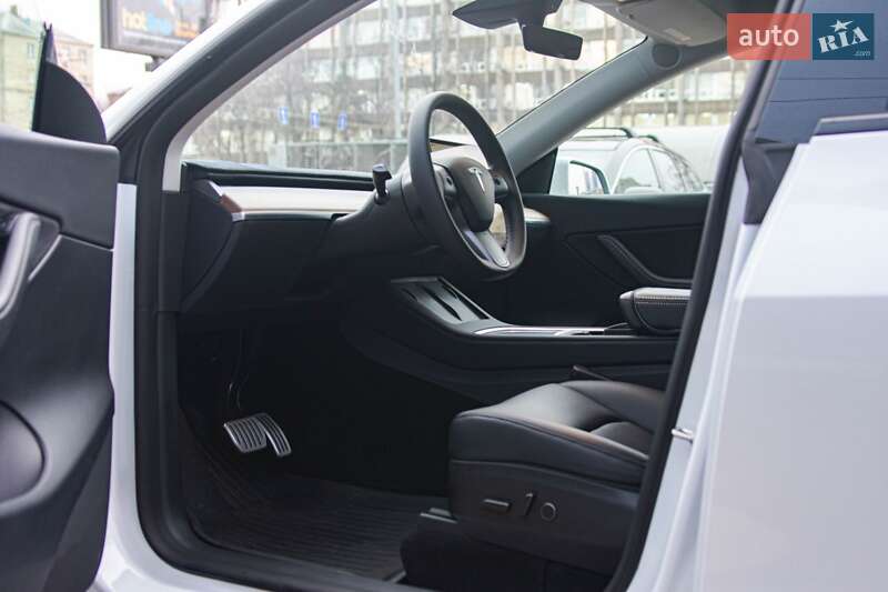 Внедорожник / Кроссовер Tesla Model Y 2022 в Киеве