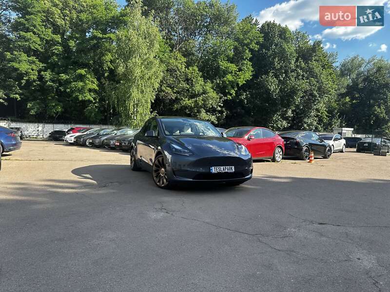 Tesla Model Y 2023