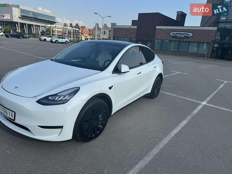 Внедорожник / Кроссовер Tesla Model Y 2023 в Киеве