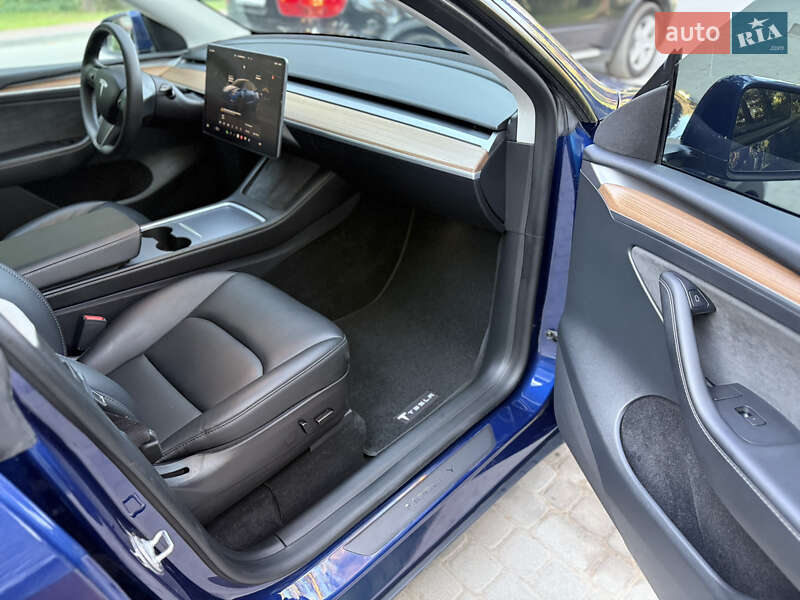 Внедорожник / Кроссовер Tesla Model Y 2023 в Львове