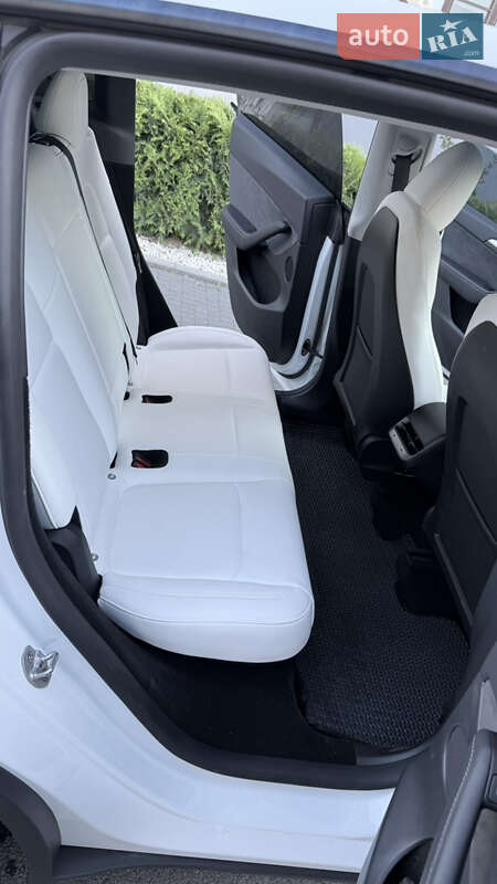 Внедорожник / Кроссовер Tesla Model Y 2024 в Харькове