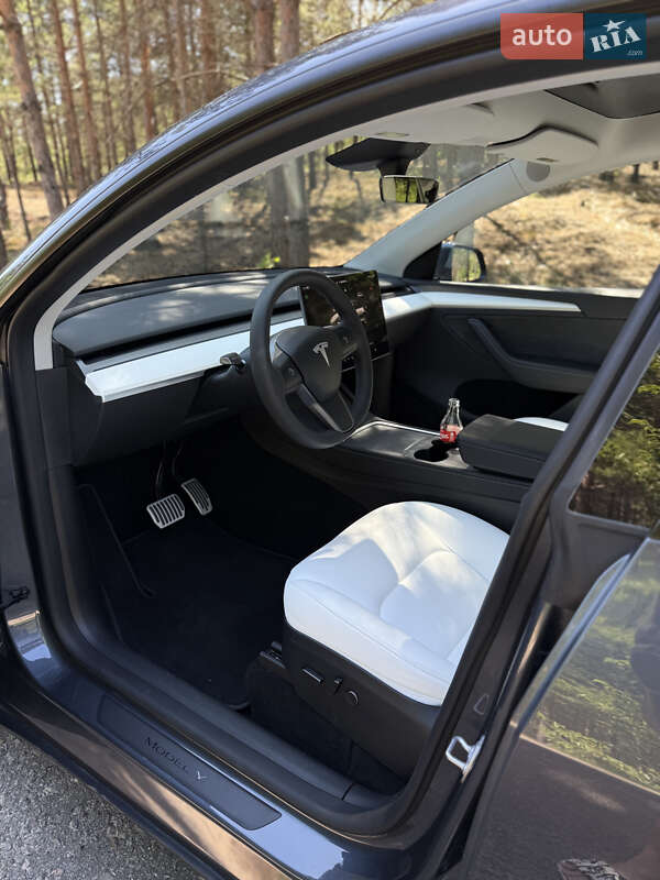 Внедорожник / Кроссовер Tesla Model Y 2023 в Киеве