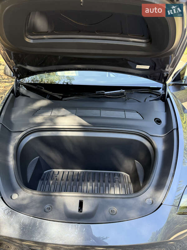Внедорожник / Кроссовер Tesla Model Y 2023 в Киеве