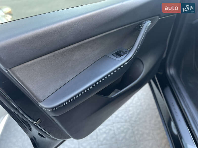 Позашляховик / Кросовер Tesla Model Y 2021 в Львові