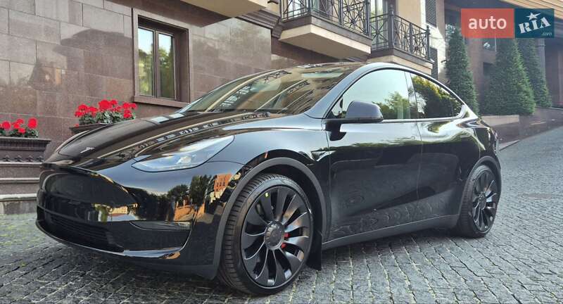 Tesla Model Y 2024