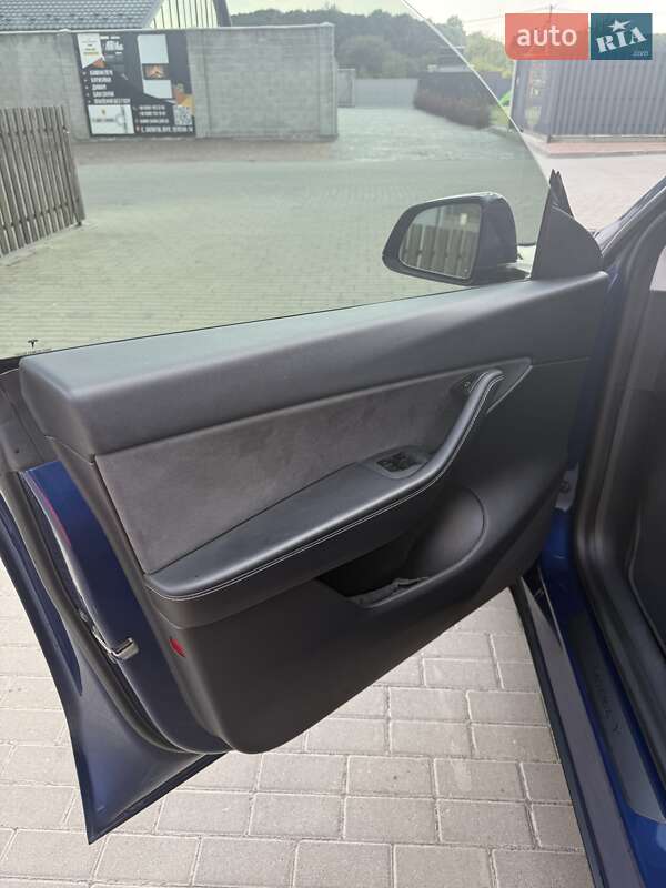 Позашляховик / Кросовер Tesla Model Y 2021 в Львові