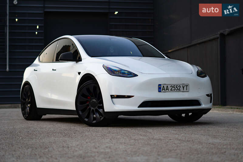 Внедорожник / Кроссовер Tesla Model Y 2024 в 