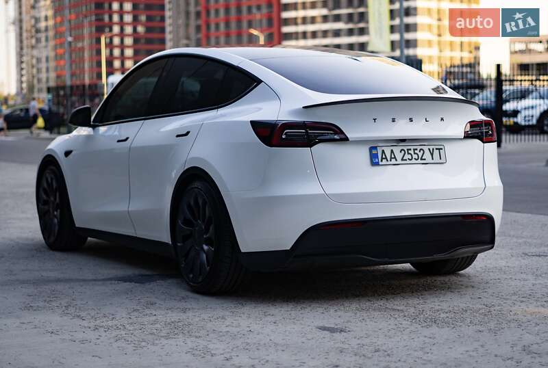 Внедорожник / Кроссовер Tesla Model Y 2024 в Киеве