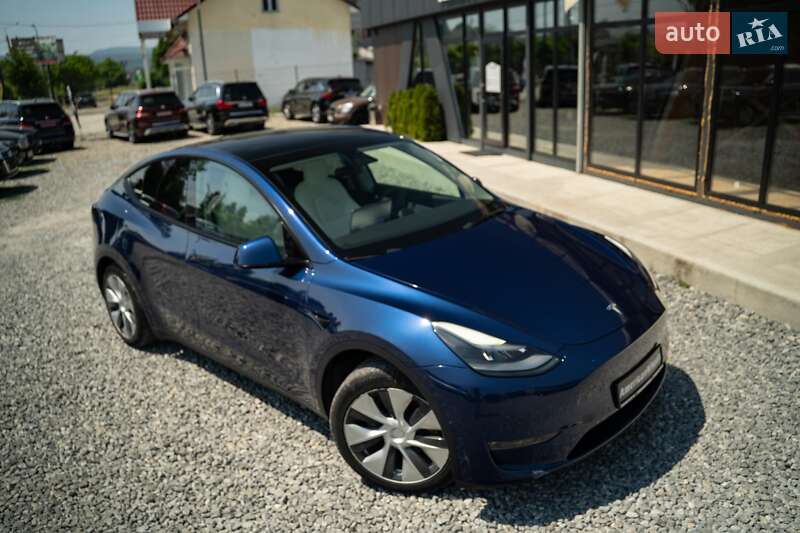 Позашляховик / Кросовер Tesla Model Y 2021 в Чернівцях