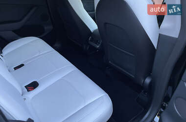Позашляховик / Кросовер Tesla Model Y 2024 в 