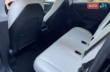Позашляховик / Кросовер Tesla Model Y 2024 в 