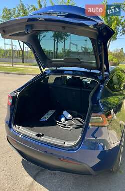 Позашляховик / Кросовер Tesla Model Y 2024 в 