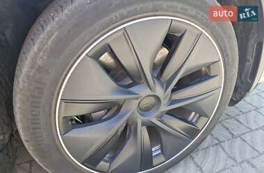 Внедорожник / Кроссовер Tesla Model Y 2023 в 