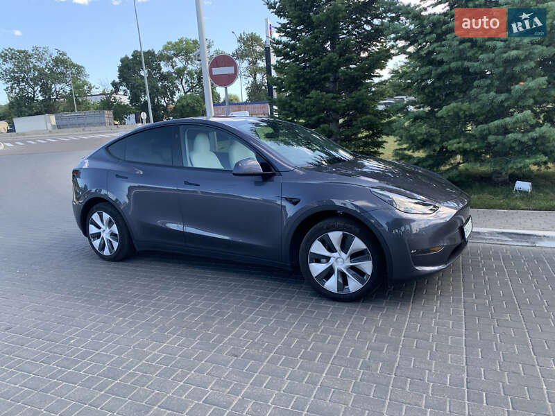 Tesla Model Y 2023