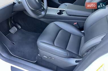 Позашляховик / Кросовер Tesla Model Y 2024 в 