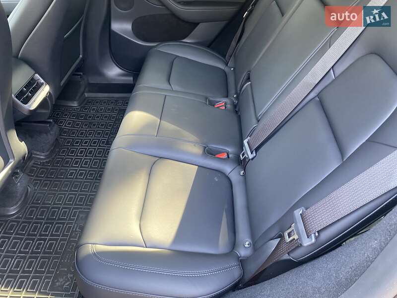 Внедорожник / Кроссовер Tesla Model Y 2023 в Киеве