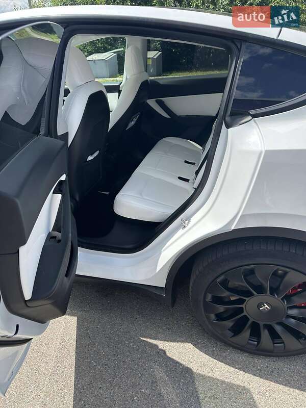Внедорожник / Кроссовер Tesla Model Y 2020 в Киеве