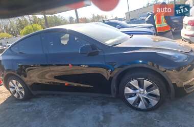 Позашляховик / Кросовер Tesla Model Y 2024 в 